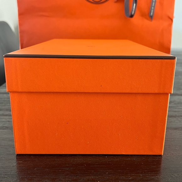 Hermès
gift Boxes with Ribbon & Large Gift Bag – Multiple Sizes - Picture 8 of 13